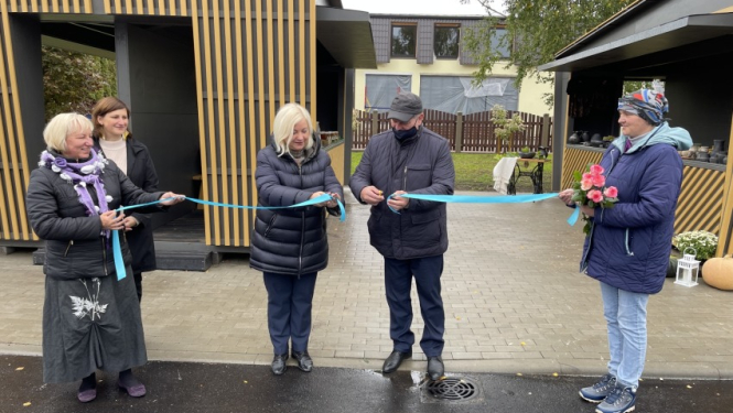 Atklāts tirgus laukums un tirdzniecības nojumes