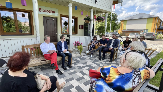 _ministrs_Ropažu_bibliotēkā