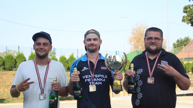 Latvijas čempionātā vīriešu vienspēlēs petankā labi rezultāti Ropažu novada komandai