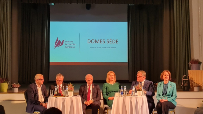 Latvijas Pašvaldību savienības Domes sēdē ar Ministru prezidenti pārrunā 2024. gada budžetu