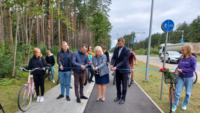 Svinīgi atklāts gājēju-veloceliņš Ulbroka-Dreiliņi