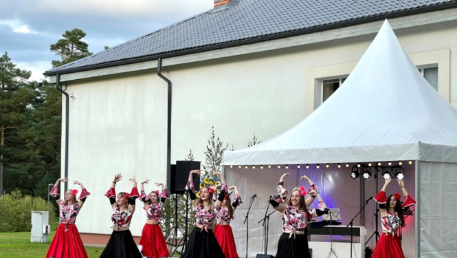Par godu 13. Tautas mākslas festivālam "Slāvu vainags", Vangažos aizvadīts skaistāko romanču vakars