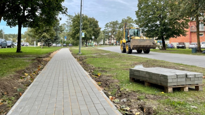 Vangažu pilsētā Vidzemes ielā noris gājēju ietves izbūves darbi