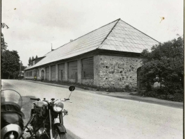 Ropažu centra ēkas