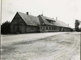Ropažu centra ēkas