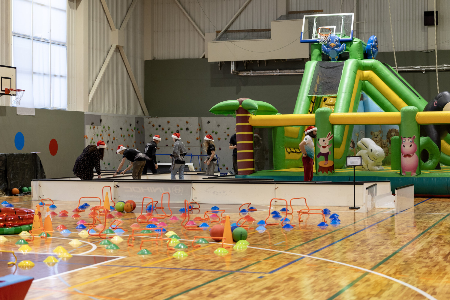 Ziemassvētku tirdziņš un sporta aktivitātes Ropažos