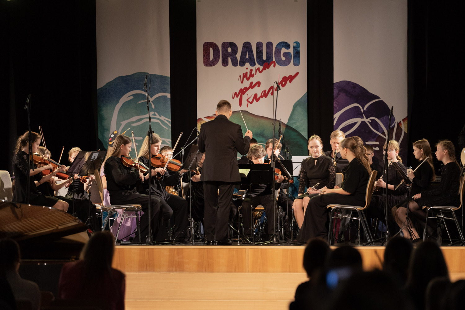 koncerts un izstāde “Draugi vienas upes krastos”