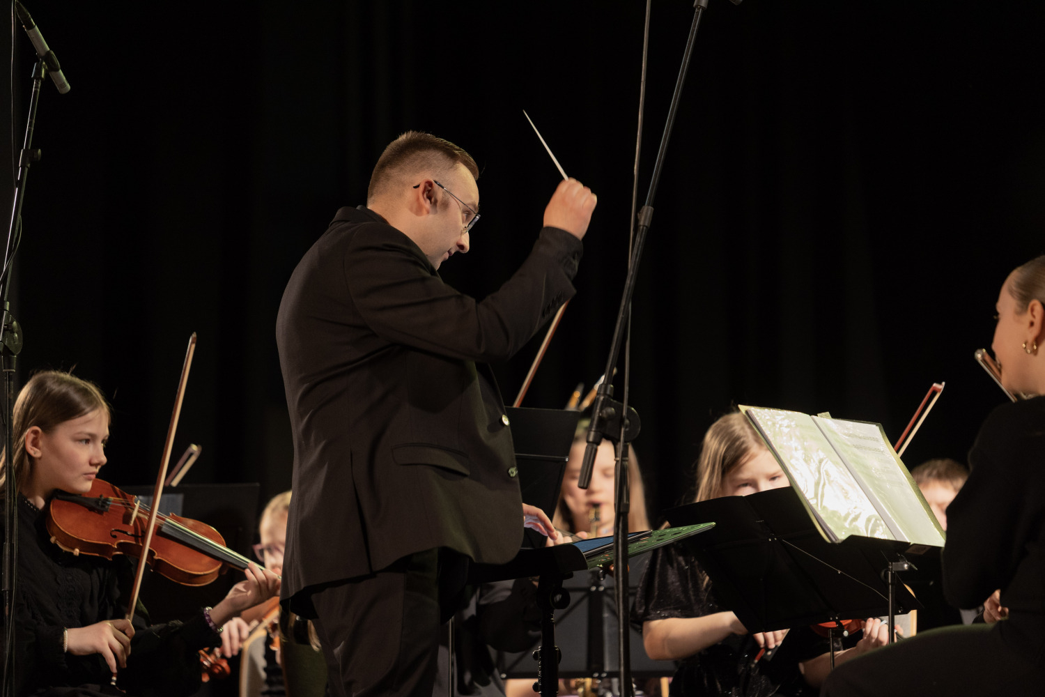 koncerts un izstāde “Draugi vienas upes krastos”