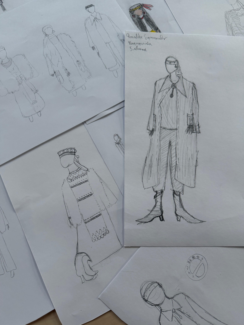 Tikšanās ar ukraiņu mākslinieci Olenu Riuminu tērpu kolekcijas “Atmiņas kods” izstādē