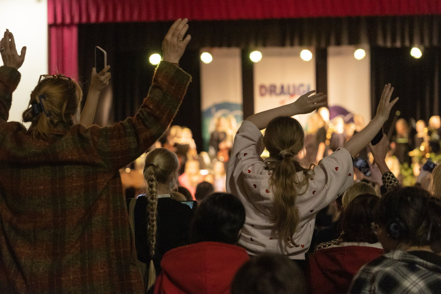 koncerts un izstāde “Draugi vienas upes krastos”