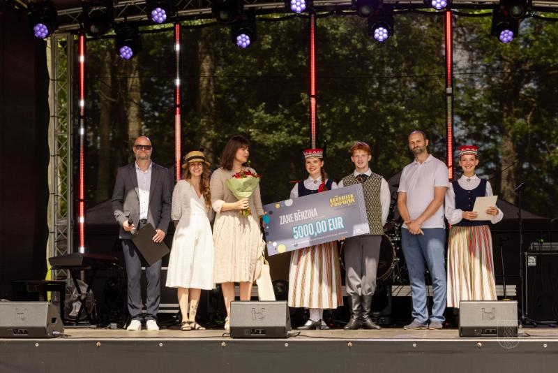 Noslēdzies māmiņu biznesa ideju konkurss “Māmiņa = Uzņēmēja” 2025
