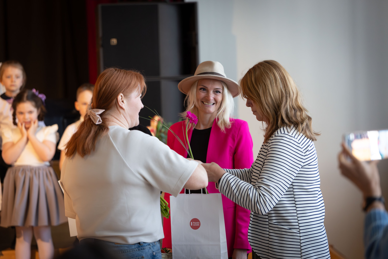 Ropažu novada pirmsskolu sadraudzības koncerts "Lai skan"