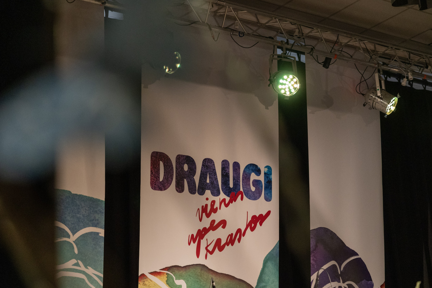 koncerts un izstāde “Draugi vienas upes krastos”