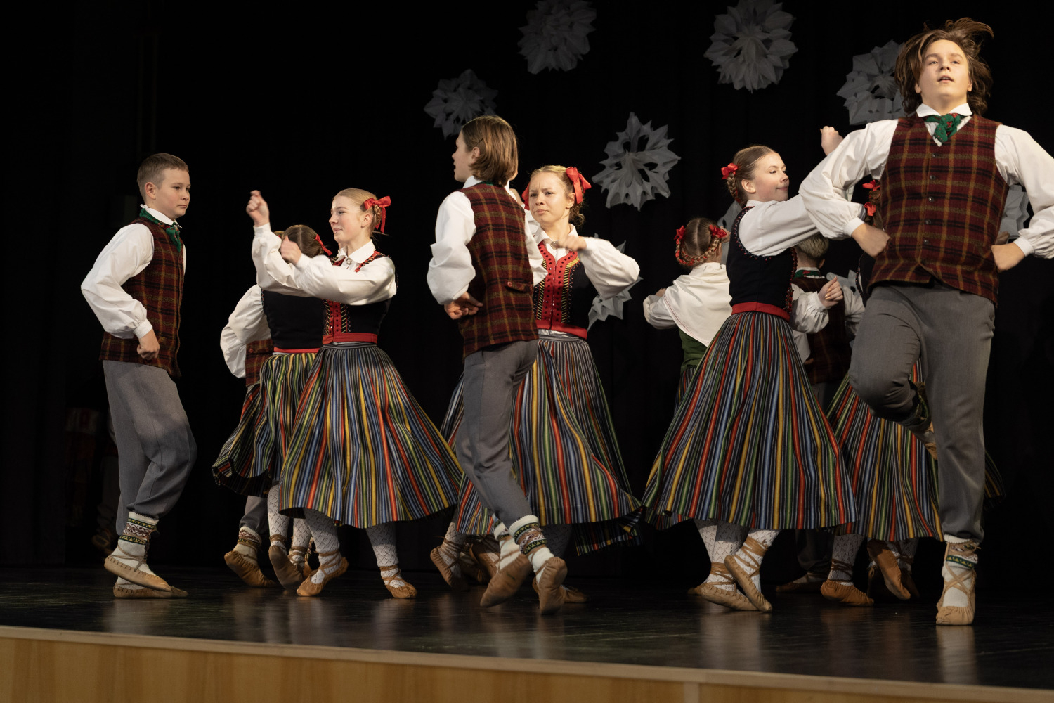 Ziemassvētku tirdziņš un sporta aktivitātes Ropažos