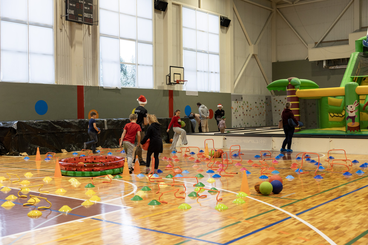 Ziemassvētku tirdziņš un sporta aktivitātes Ropažos