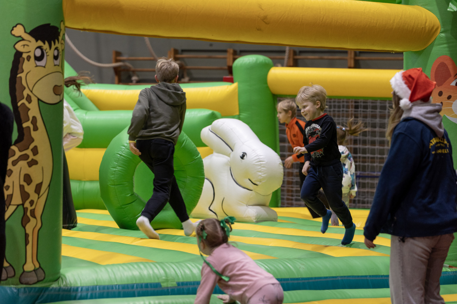 Ziemassvētku tirdziņš un sporta aktivitātes Ropažos