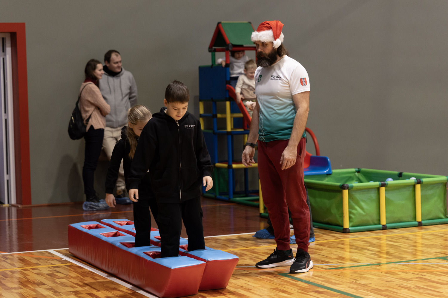 Ziemassvētku tirdziņš un sporta aktivitātes Ropažos
