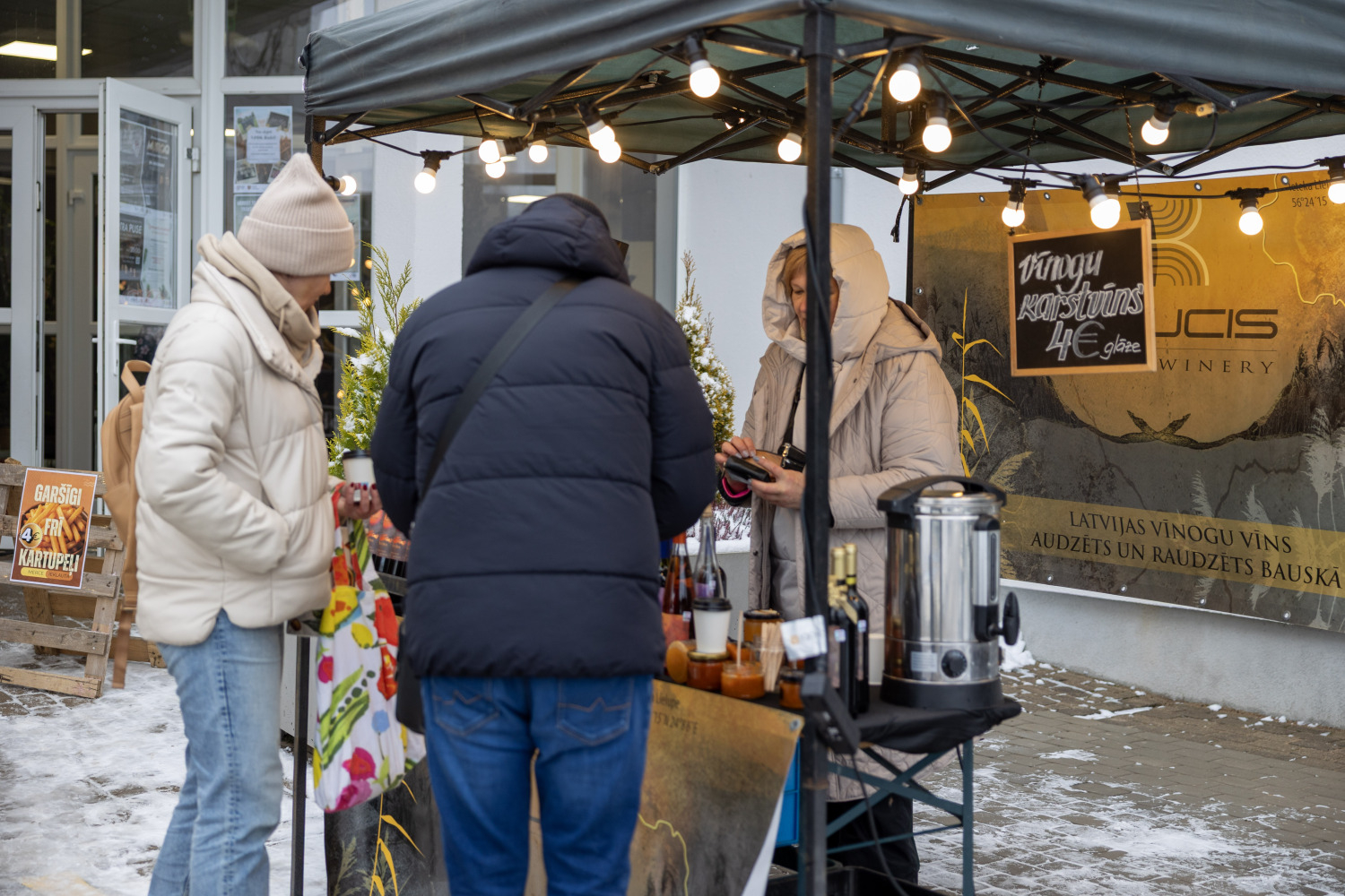 Ziemassvētku tirdziņš un sporta aktivitātes Ropažos