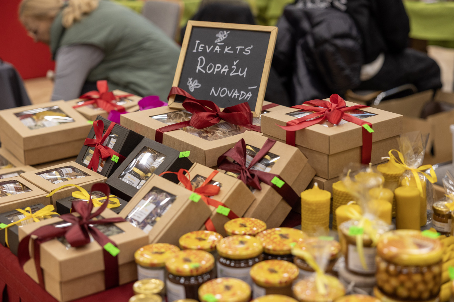 Ziemassvētku tirdziņš un sporta aktivitātes Ropažos
