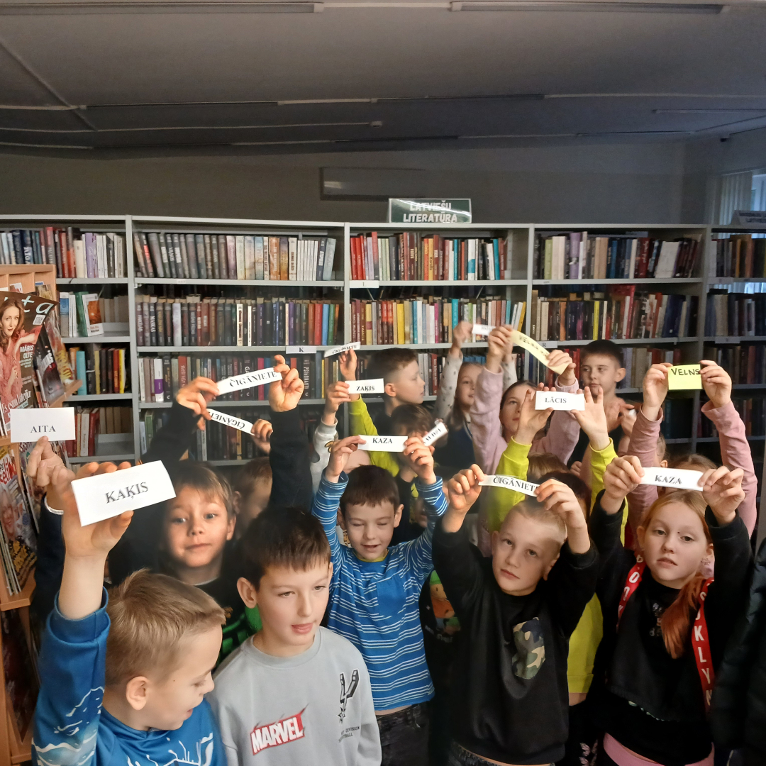   Ziemassvētku ķekatu jampandracis Vangažu pilsētas bibliotēkā