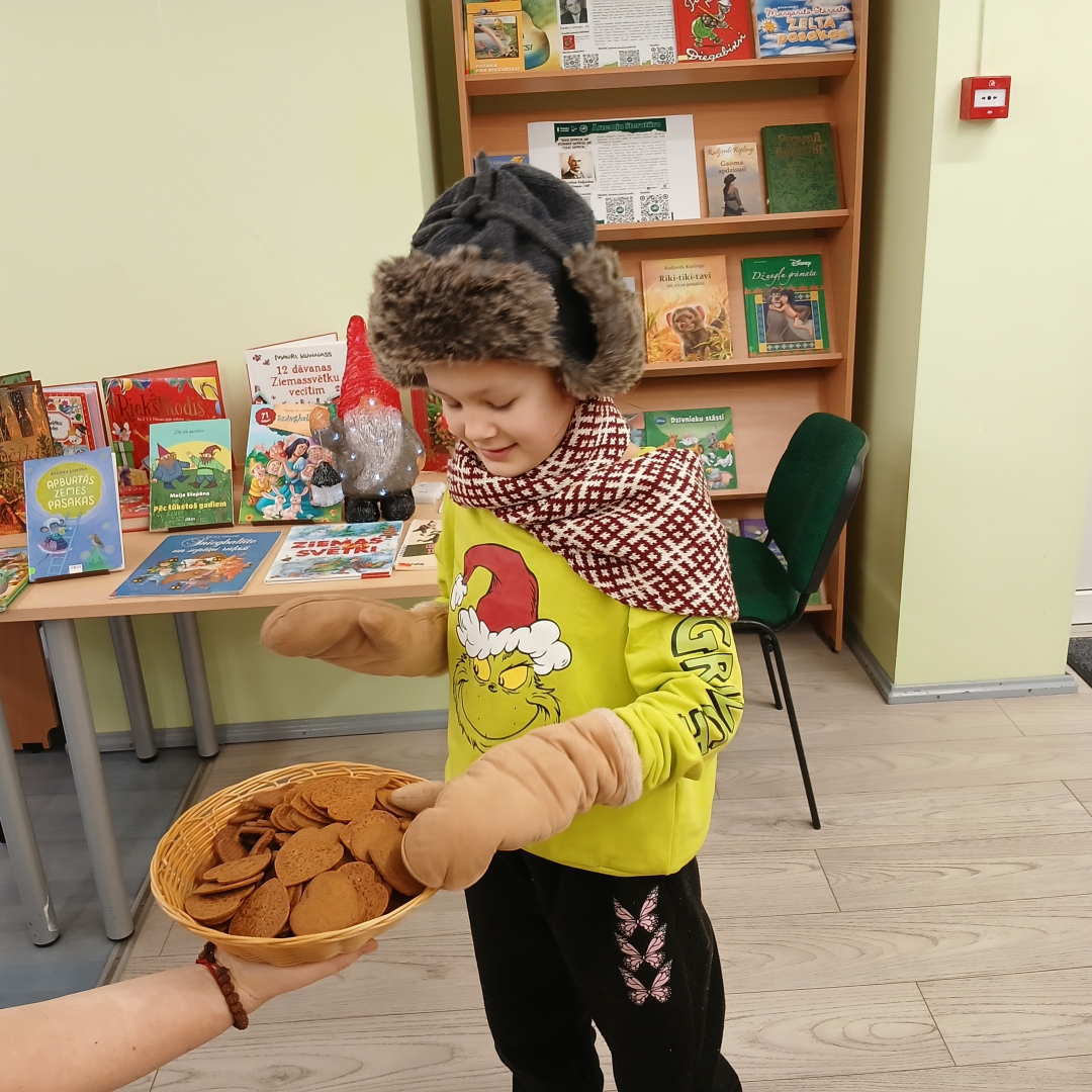   Ziemassvētku ķekatu jampandracis Vangažu pilsētas bibliotēkā