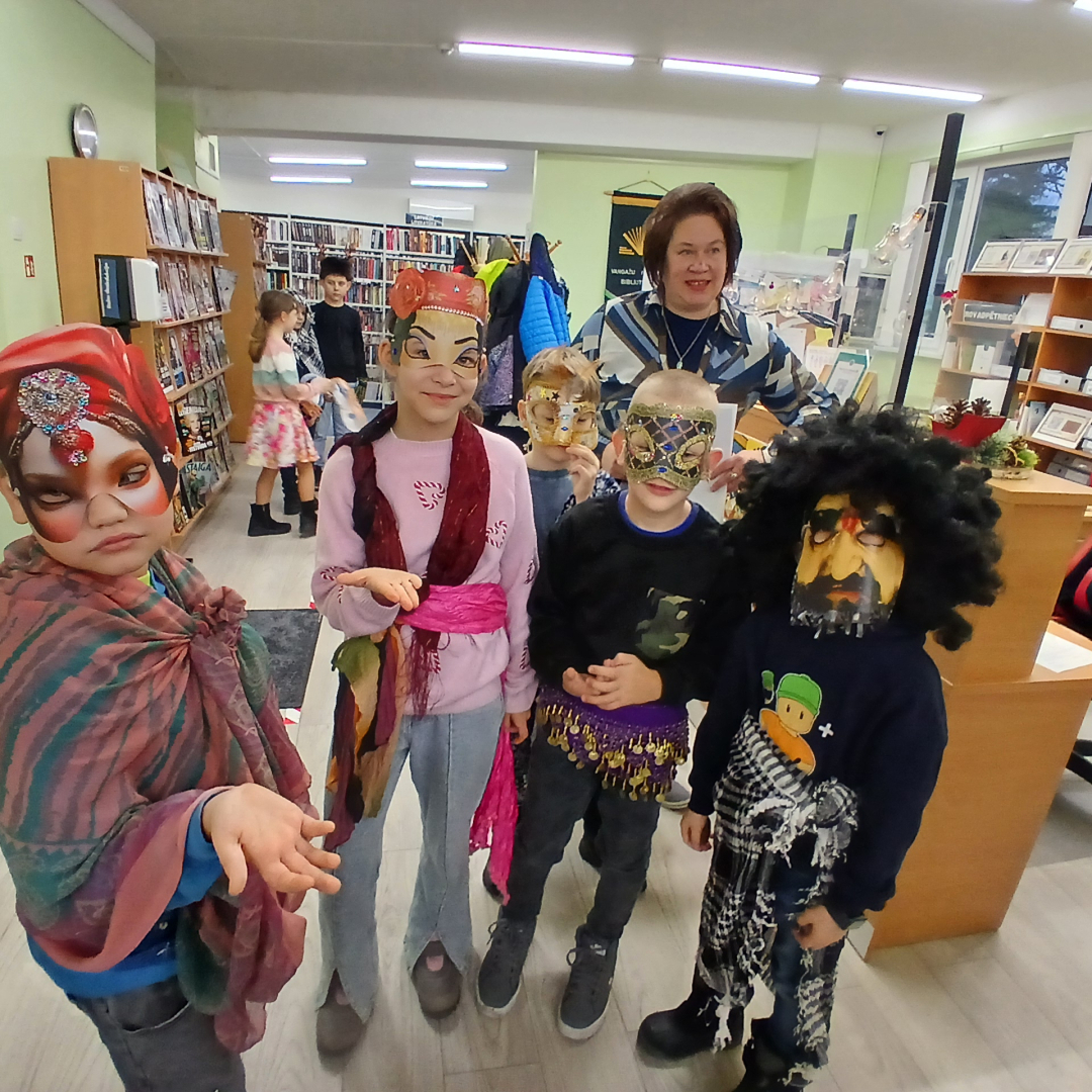   Ziemassvētku ķekatu jampandracis Vangažu pilsētas bibliotēkā