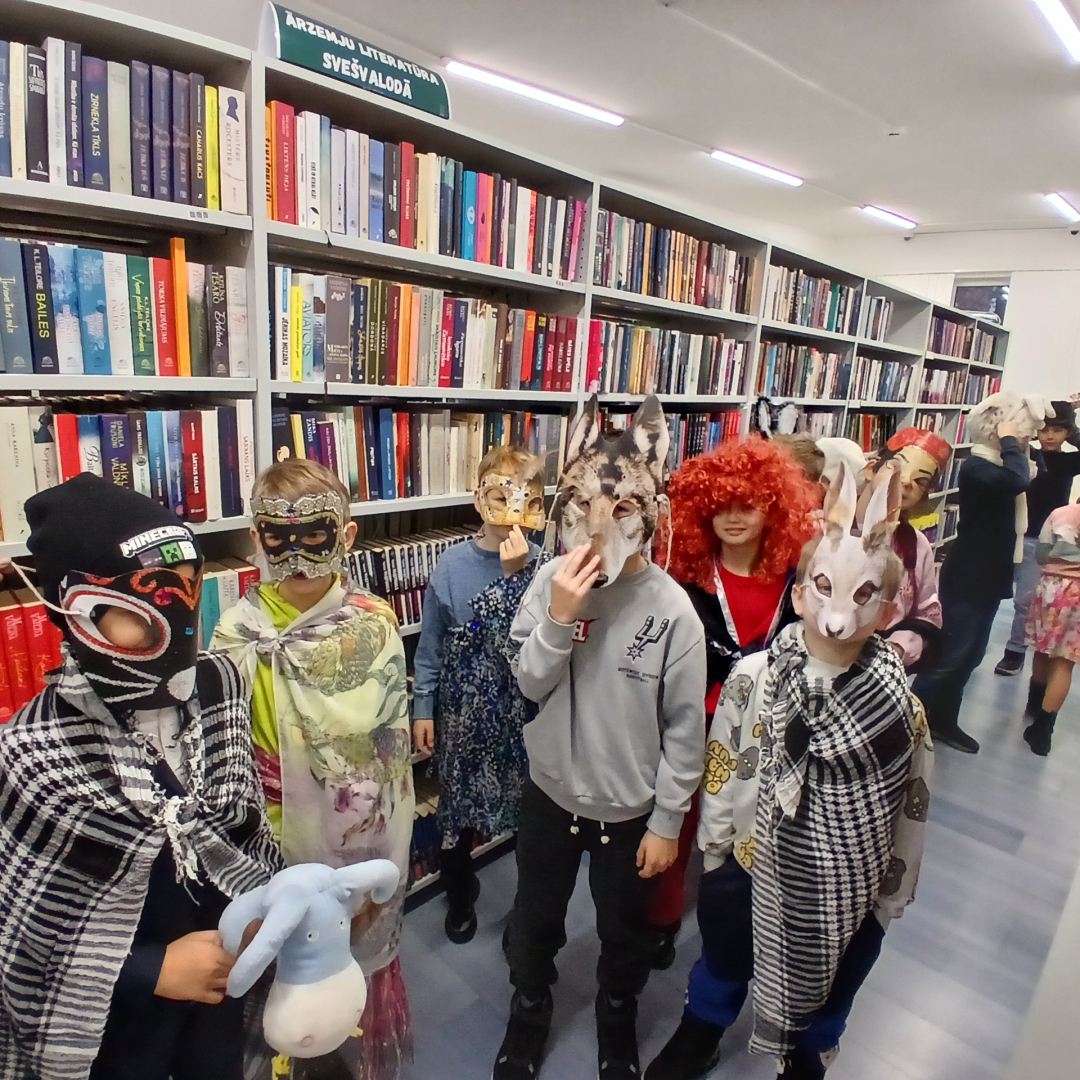   Ziemassvētku ķekatu jampandracis Vangažu pilsētas bibliotēkā