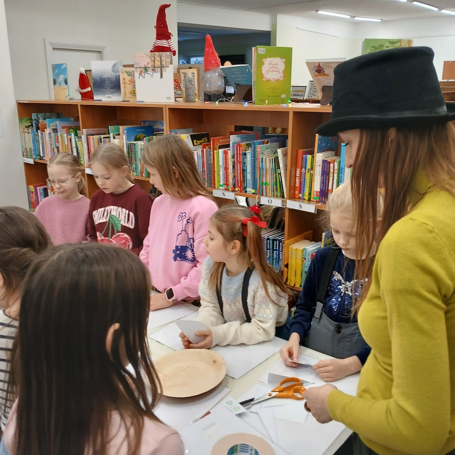 Ēnu teātris Vangažu pilsētas bibliotēkā 