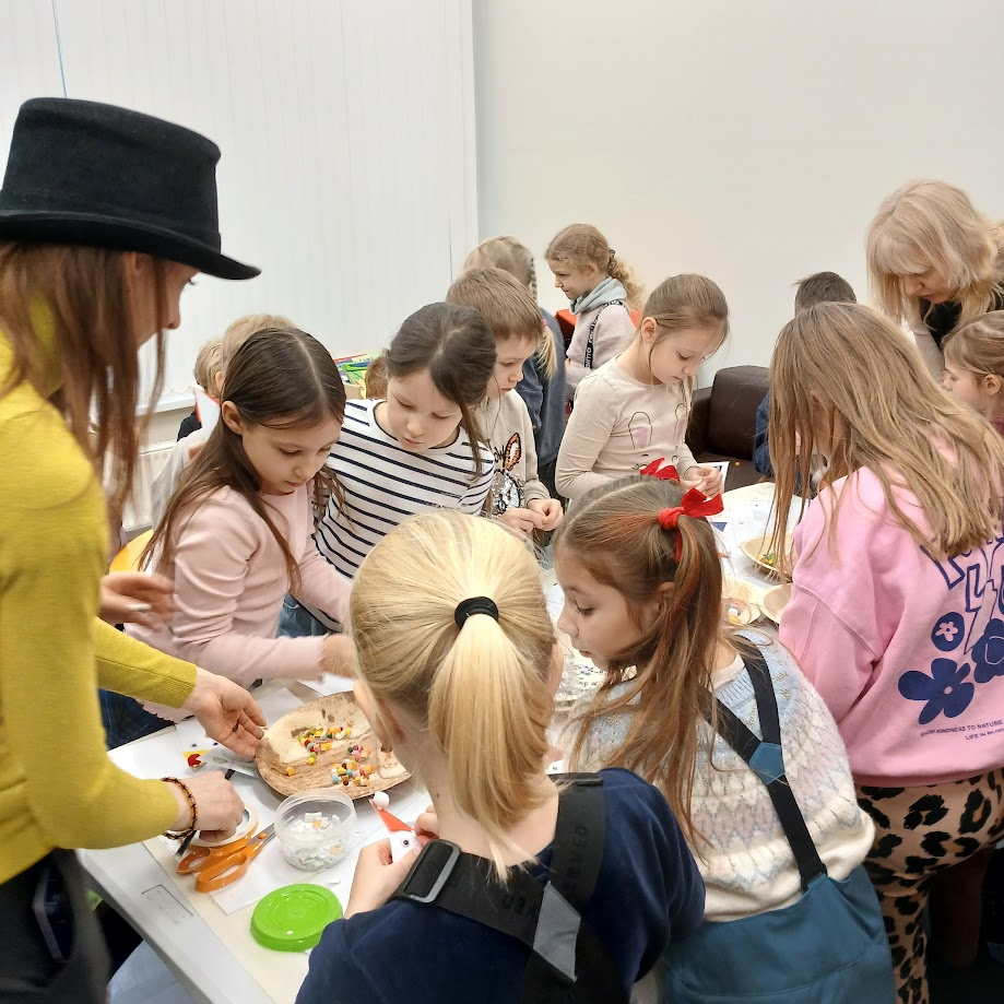 Ēnu teātris Vangažu pilsētas bibliotēkā 