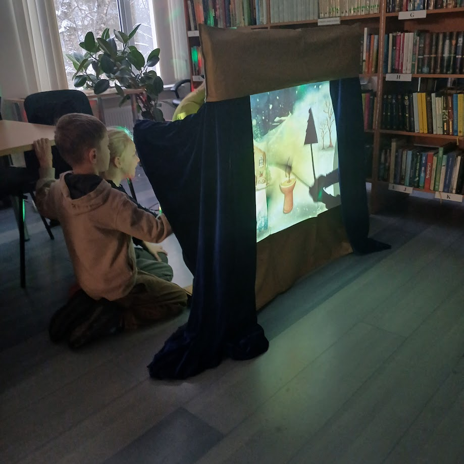 Ēnu teātris Vangažu pilsētas bibliotēkā 