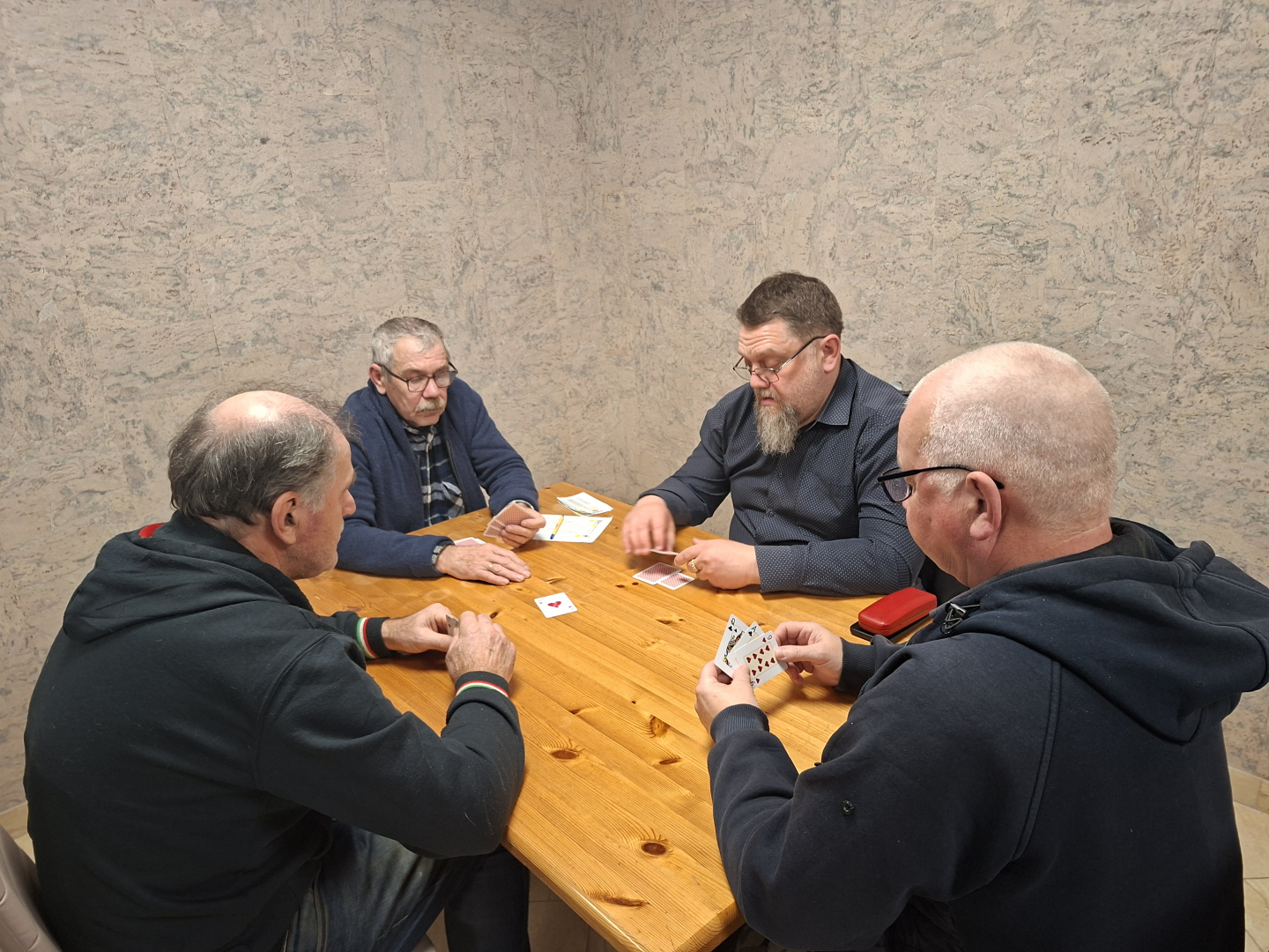 Ropažu pagasta čempionāta zolītē, spēlētāji pie galda