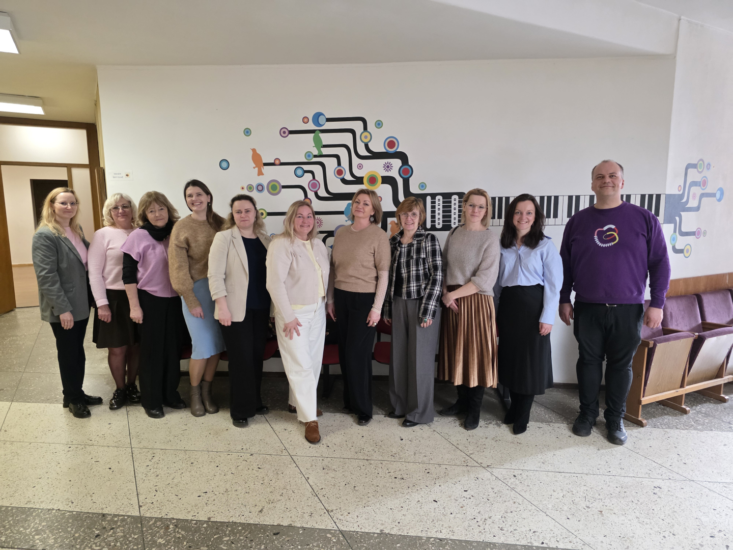 opažu novada Mūzikas un mākslas skolas pārstāvji un pedagogi devās pieredzes apmaiņas braucienā uz Ogres Mūzikas un mākslas skolu. kopbilde