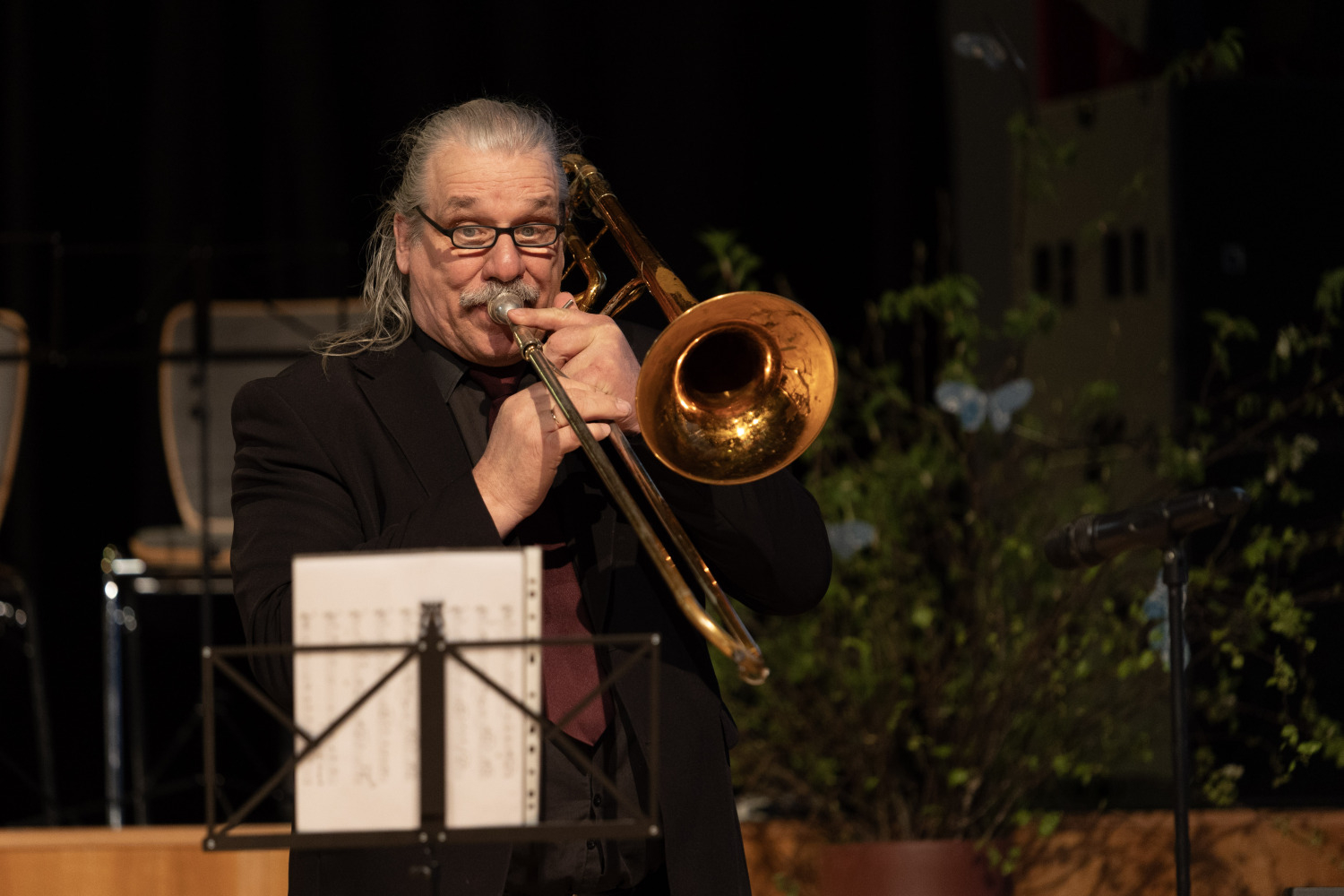  "Draugi vienas upes krastos" 