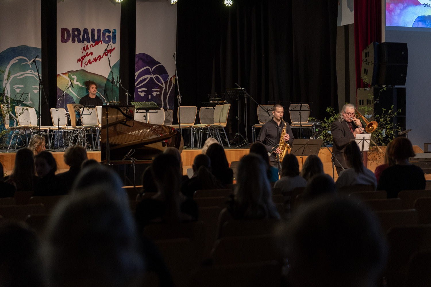 koncerts un izstāde “Draugi vienas upes krastos”