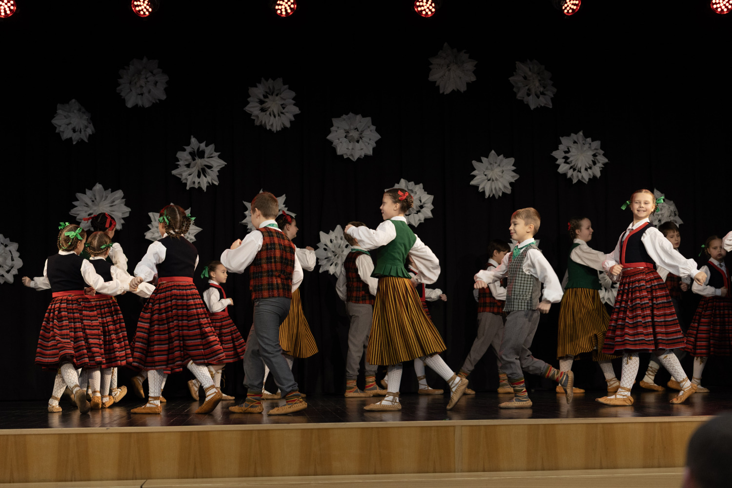 Ziemassvētku tirdziņš un sporta aktivitātes Ropažos