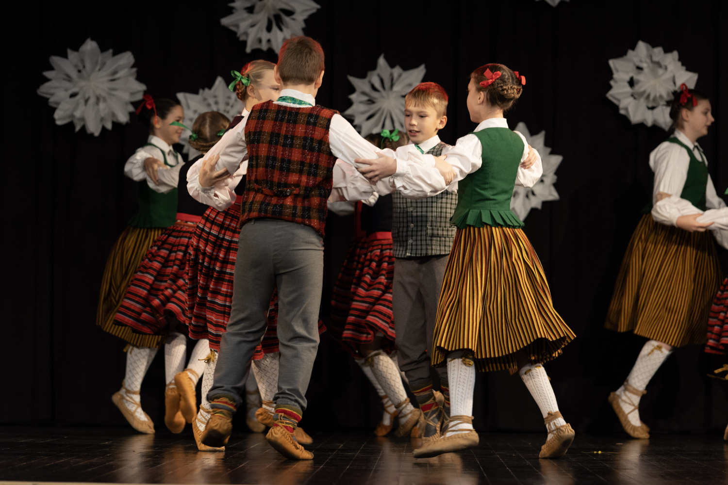 Ziemassvētku tirdziņš un sporta aktivitātes Ropažos