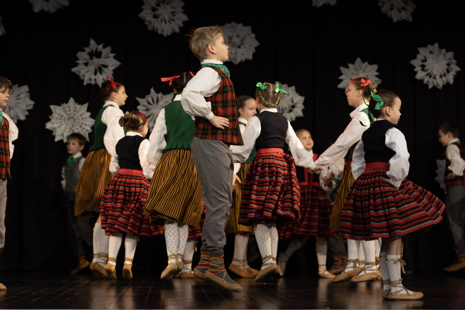 Ziemassvētku tirdziņš un sporta aktivitātes Ropažos