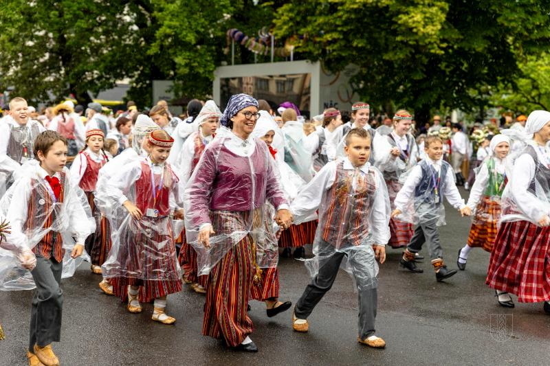 XIII Latvijas Skolu jaunatnes dziesmu un deju svētki