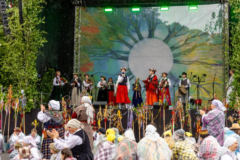 XIII Latvijas Skolu jaunatnes dziesmu un deju svētki