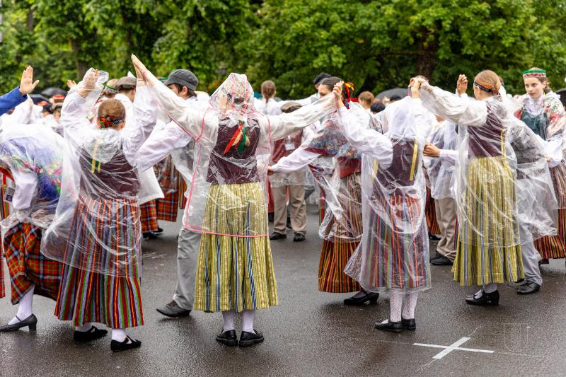 XIII Latvijas Skolu jaunatnes dziesmu un deju svētki