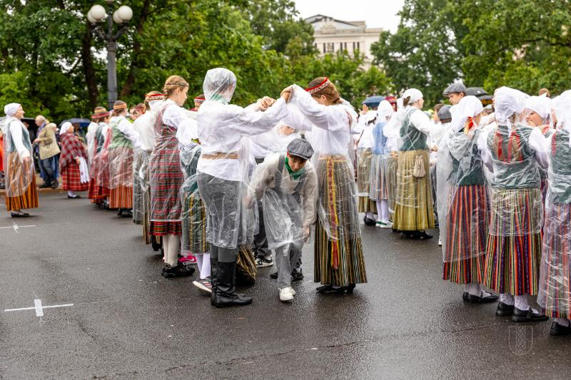 XIII Latvijas Skolu jaunatnes dziesmu un deju svētki