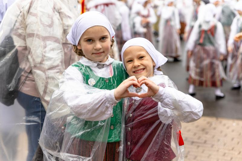 XIII Latvijas Skolu jaunatnes dziesmu un deju svētki