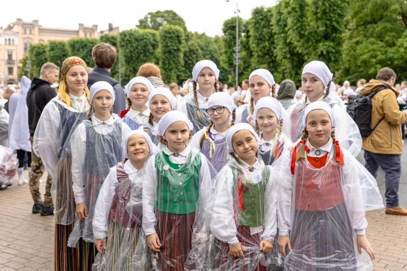 XIII Latvijas Skolu jaunatnes dziesmu un deju svētki