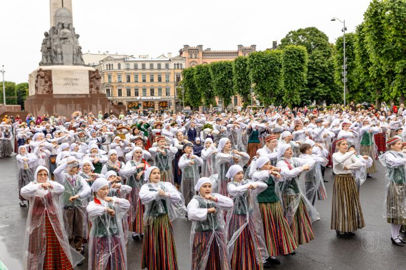 XIII Latvijas Skolu jaunatnes dziesmu un deju svētki