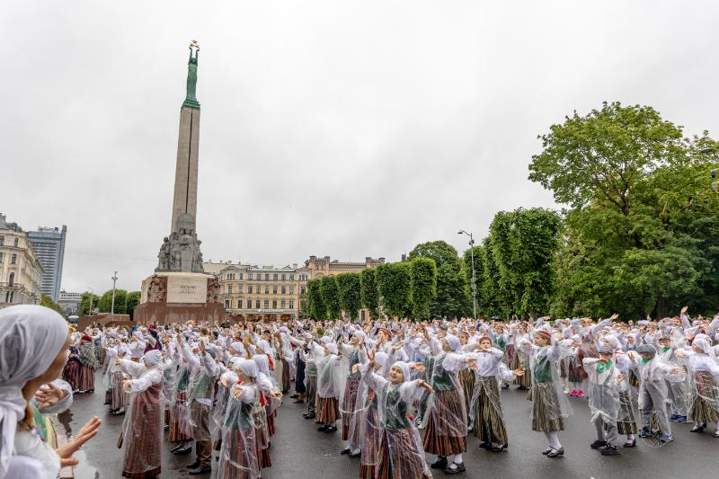 XIII Latvijas Skolu jaunatnes dziesmu un deju svētki