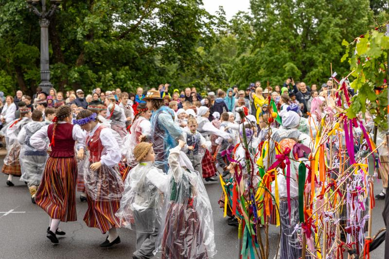 XIII Latvijas Skolu jaunatnes dziesmu un deju svētki