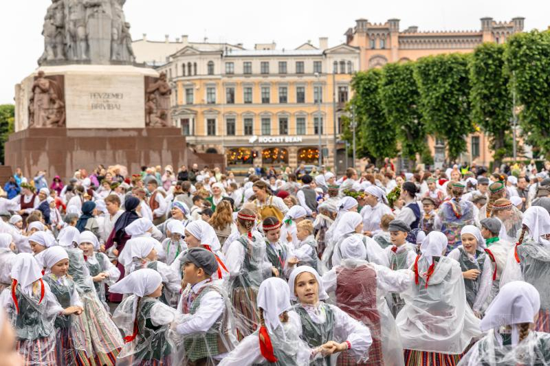XIII Latvijas Skolu jaunatnes dziesmu un deju svētki