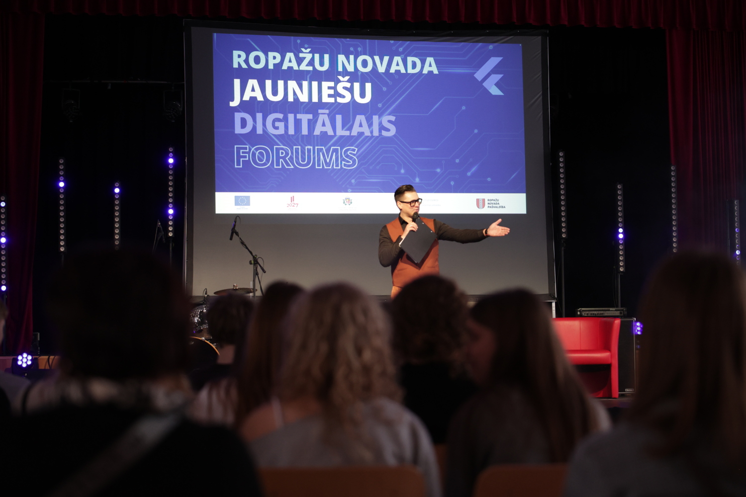 Pasniegtas "Ropažu novada Jauniešu gada balvas"