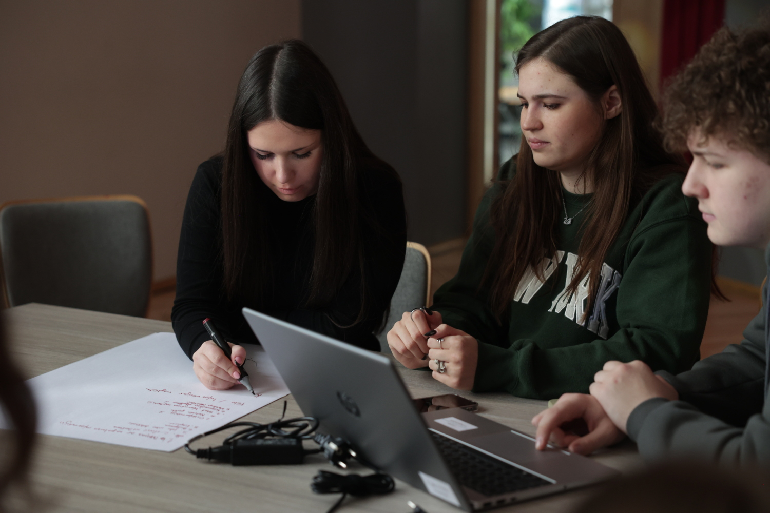 Pasniegtas "Ropažu novada Jauniešu gada balvas"