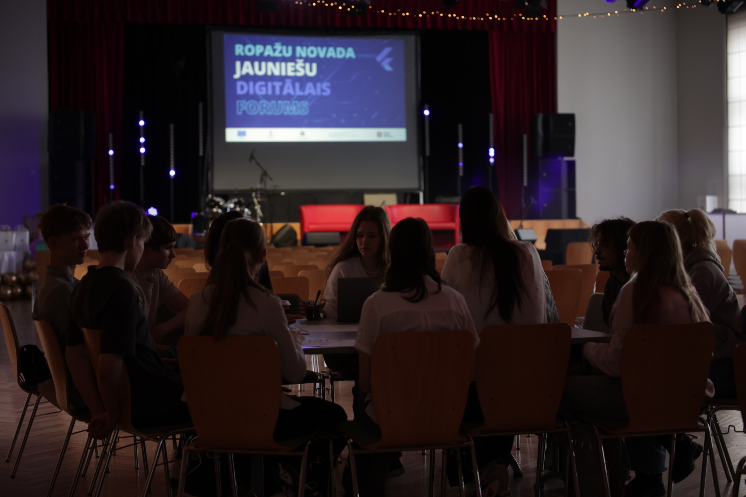 Pasniegtas "Ropažu novada Jauniešu gada balvas"